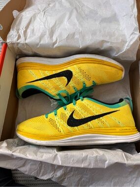 Nike Flyknit One+ Womens 10 Electric Yellow With Black and Teal Trim